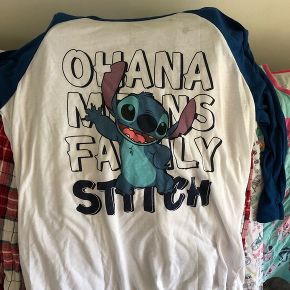 Lounge pants and tee shirts - Picture 3 of 8